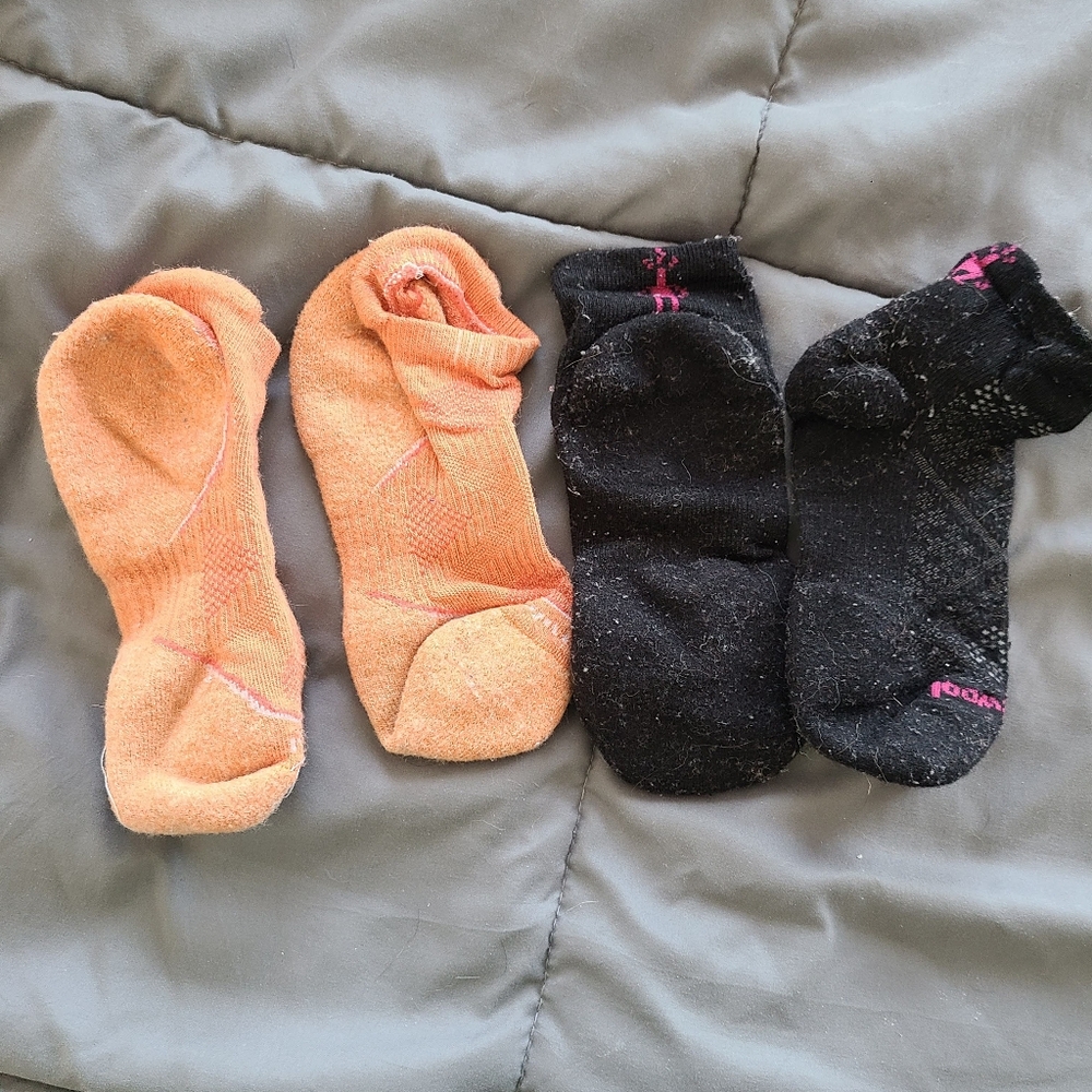 Women's smartwool ankle socks size medium two pairs